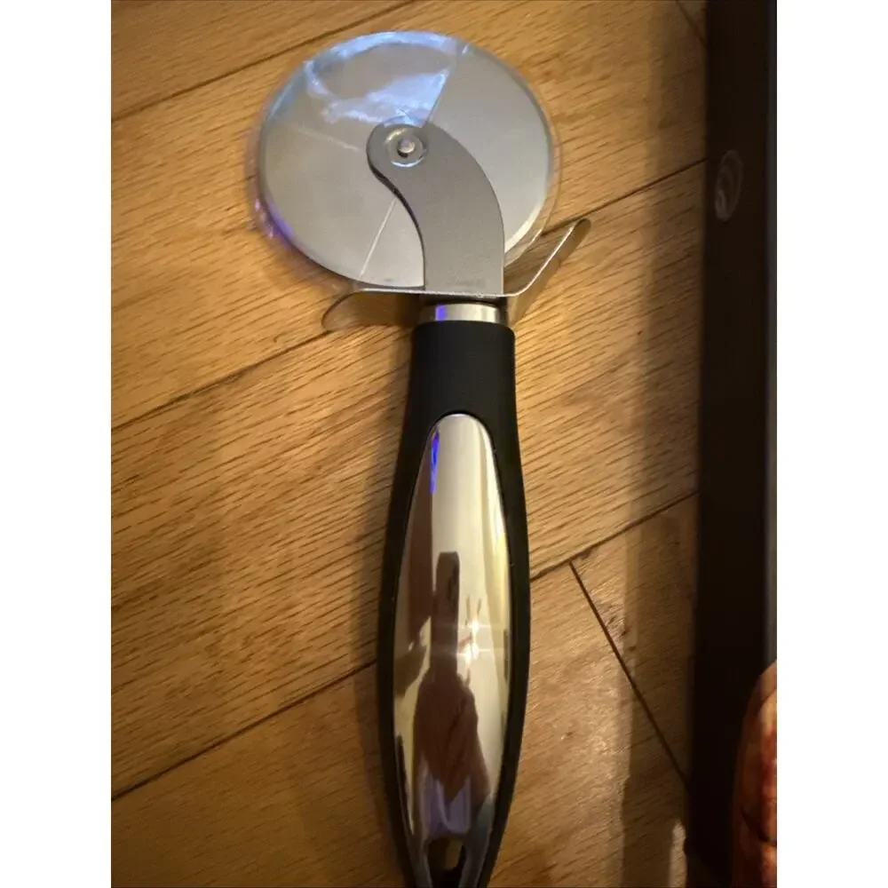 NIB Large Pizza Cutter Wheel Stainless Steel Slicer Cutting Kitchen Tool